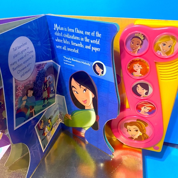 DISNEY PRINCESS AROUND THE WORLD PLAY A SONG & HAPPILY EVER AFTER 3 IN ONE BOOK - Picture 7 of 15